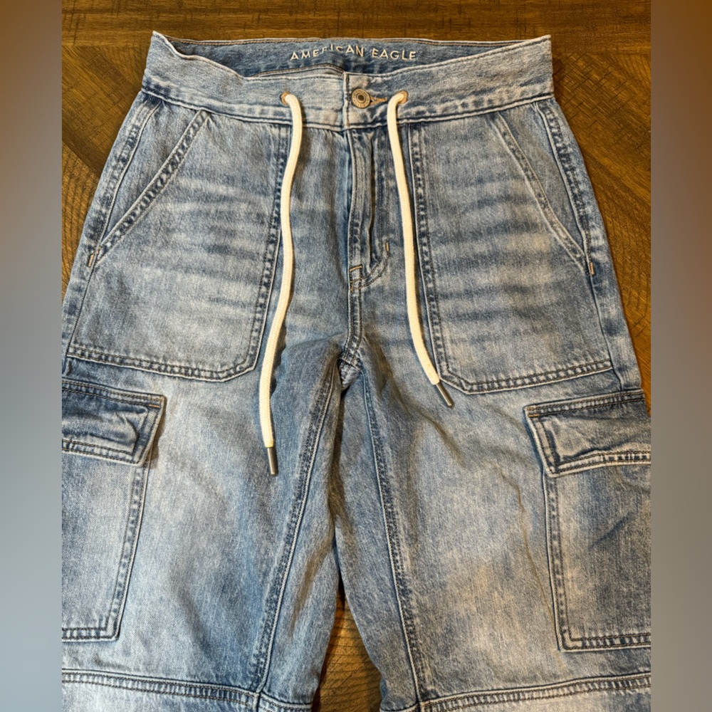 SOLD X POSTED American Eagle High Waisted Light Wash Denim Cargo - Picture 10 of 14